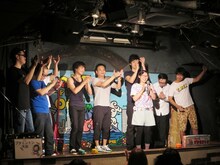 「バッファロー吾郎Aプロデュース こやつタイム単独『おやつは1億円まで』」エンディングの様子。