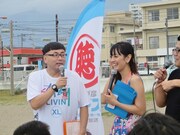 リポーターが水着美女を探しに行ってる間は脊山のトークショー。