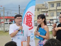 リポーターが水着美女を探しに行ってる間は脊山のトークショー。