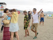 水着美女を探しに行く上田と入江。