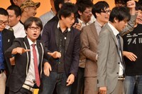 決勝進出が決まった直後の磁石（手前）。