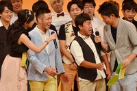 優勝したランチランチ（中央）。