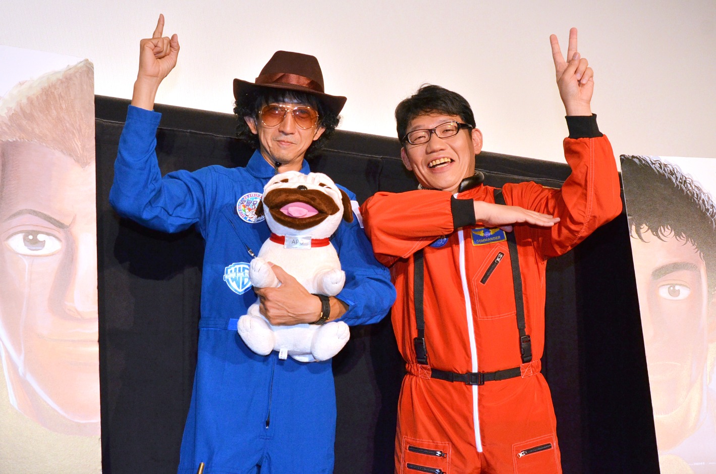 アニメ映画「宇宙兄弟＃0（ナンバー・ゼロ）」の舞台挨拶に出演した、ずん飯尾（右）と渡辺歩監督（左）。