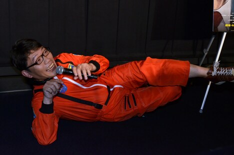 「現実逃避シリーズ」の宇宙兄弟バージョンを披露する、ずん飯尾。