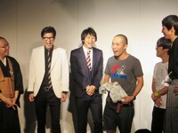 ザンゼンジために朝ごはんのおにぎりを作ってきたラブレターズ塚本。