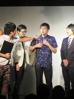 ザンゼンジのために富士山に水を汲みに行く元ピテカントロプス中村。