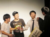 早朝には強烈すぎるゴシップを持ってきた岡野と、富士山の水でボケる浜口。