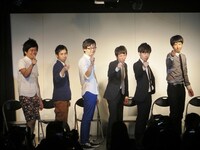 「朝から語らせろ!! ～お笑い真面目にトークライブ若手編」決めポーズ。