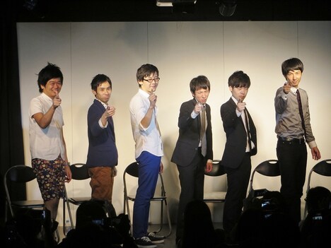 「朝から語らせろ!! ～お笑い真面目にトークライブ若手編」決めポーズ。