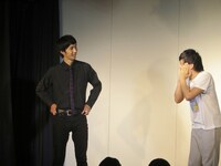 単独ライブエンディングで「疲れたけど楽しかった」と語ったザンゼンジ。