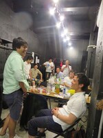 飲み会から戻ってきたトッパレメンバーたち。