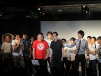 事態を飲み込めないモグライダー。