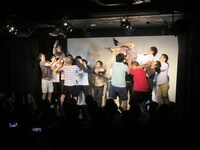 ザンゼンジの胴上げ。