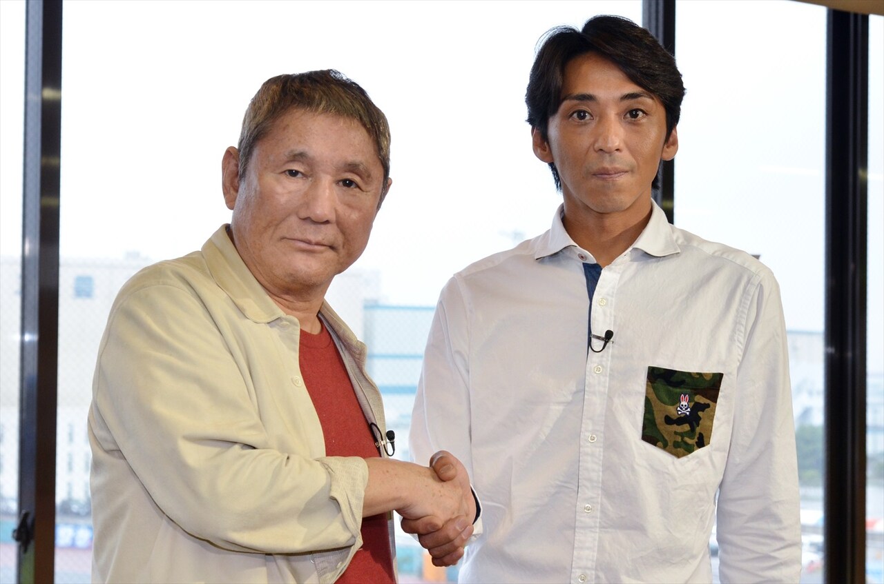 「たけしの等々力ベース」で共演する（左から）ビートたけし、オートレーサーの森且行選手。