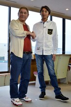 （左から）ビートたけし、森且行選手。
