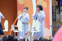 森三中の村上と大島（左から）。