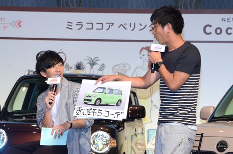 「ずんだもちコーデ」を初回するパンサー尾形（右）。