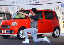 「サンキュー！」を披露するパンサー尾形。