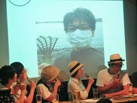 海の幸に本気の高橋。