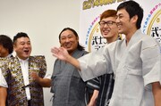 記者発表のワンシーン。