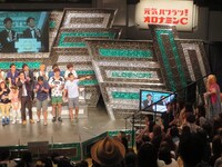 「かわいい」と井本からイジられ困るゆっちゃんを見て「いつもと違う！」とビックリする芸人たち。