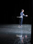 エンディングで、このあとアンコールがあると思っている山里。