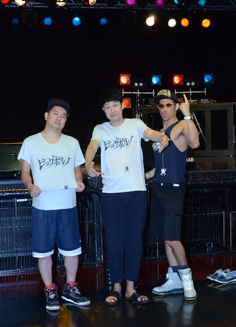 ライブ前の取材に応じたビッグポルノ。