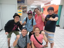 トンファーりゅーじのボクシングプロデビュー戦を応援に来た相方の山西、マキシマムパーパーサムつよし、タモンズ（左上から）。ロシアンモンキーすーなか、しっかり者のタカシくん（左下から）。