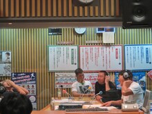 あるあるに大笑いするオードリー。