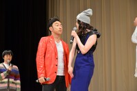 早見あかりのメガネ落としビンタが決まった瞬間。このあとメガネは角田の手の上に落下。