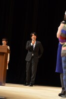 「舞台ウレロ☆未解決少女」について話す佐久間宣行プロデューサー。