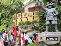 真田の気を引き付ける武将様とその間こっそり千両箱を盗み出す参加者たち。