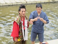 謎のカードにより一命を取り留めたゴエ爺。