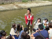 1人だけ大きな金塊を見つけたことを黙っていたお茶目な武将様。