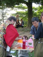 かき氷を作る武将様とゴエ爺。