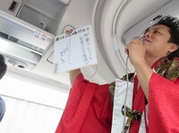 びんご大会の賞品の中には、野性爆弾・川島の色紙もあったが、参加者の希望により2度チェンジに遭う。