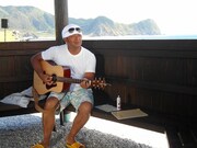 「山口智充芸能生活20周年 空とギターとぐっさんと～島の数だけ唄になる～」(c)関西テレビ