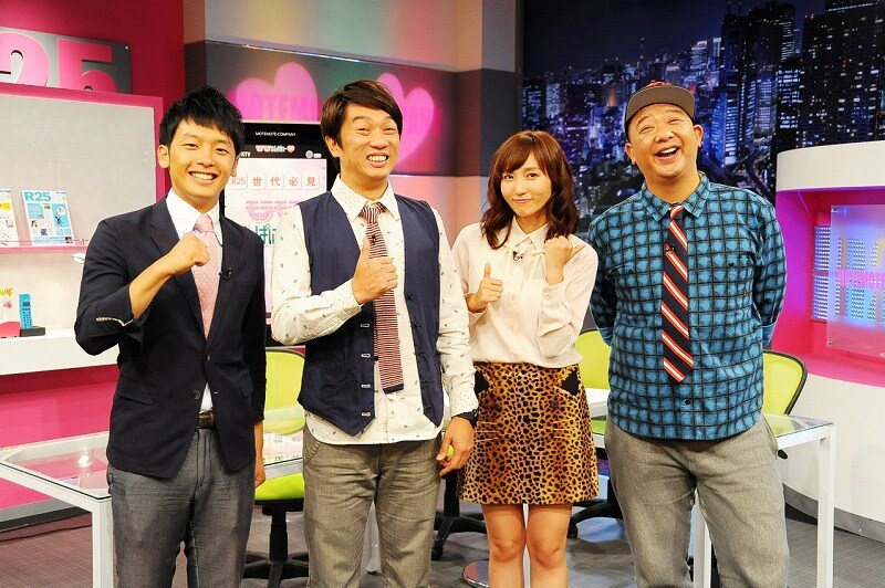 「モテモテかんぱにーR25」会見に出席したTKO木下、吉木りさ、TKO木本、新実彰平アナウンサー。（右から）