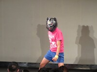 前説のソーラーパワー谷繁。