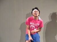 しびれ薬を飲んでしまい苦しむ池崎。