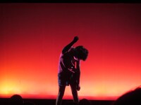 力尽きる池崎。