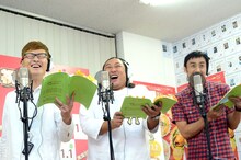 アフレコに臨むロバート。