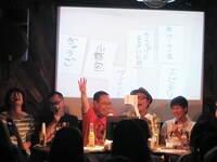 ライスなしの中華定食に悔しがる一同。