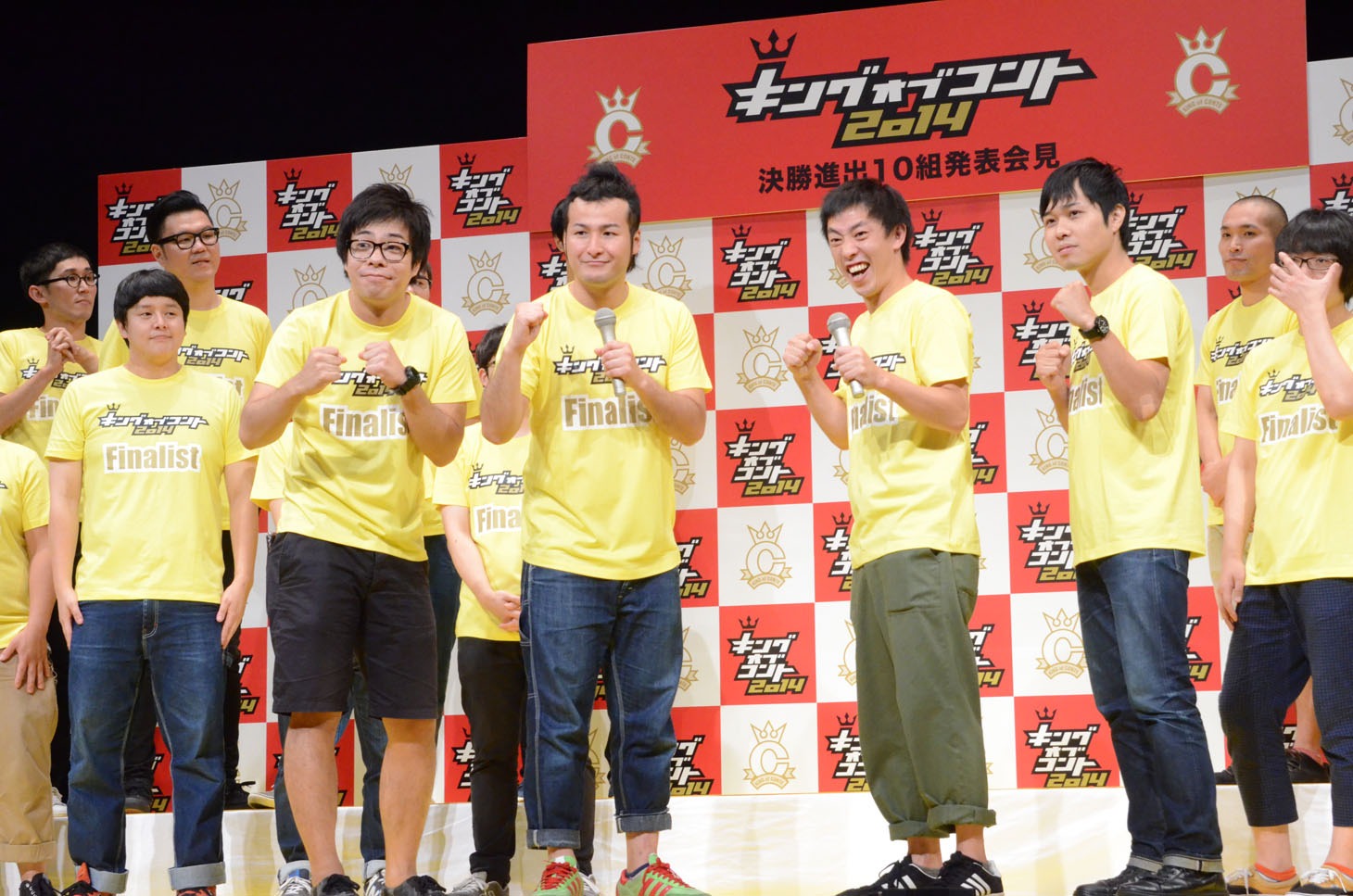ファーストステージで対戦するバンビーノとさらば青春の光（右から2人）。