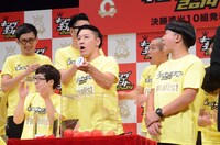 抽選に臨むチョコレートプラネット。