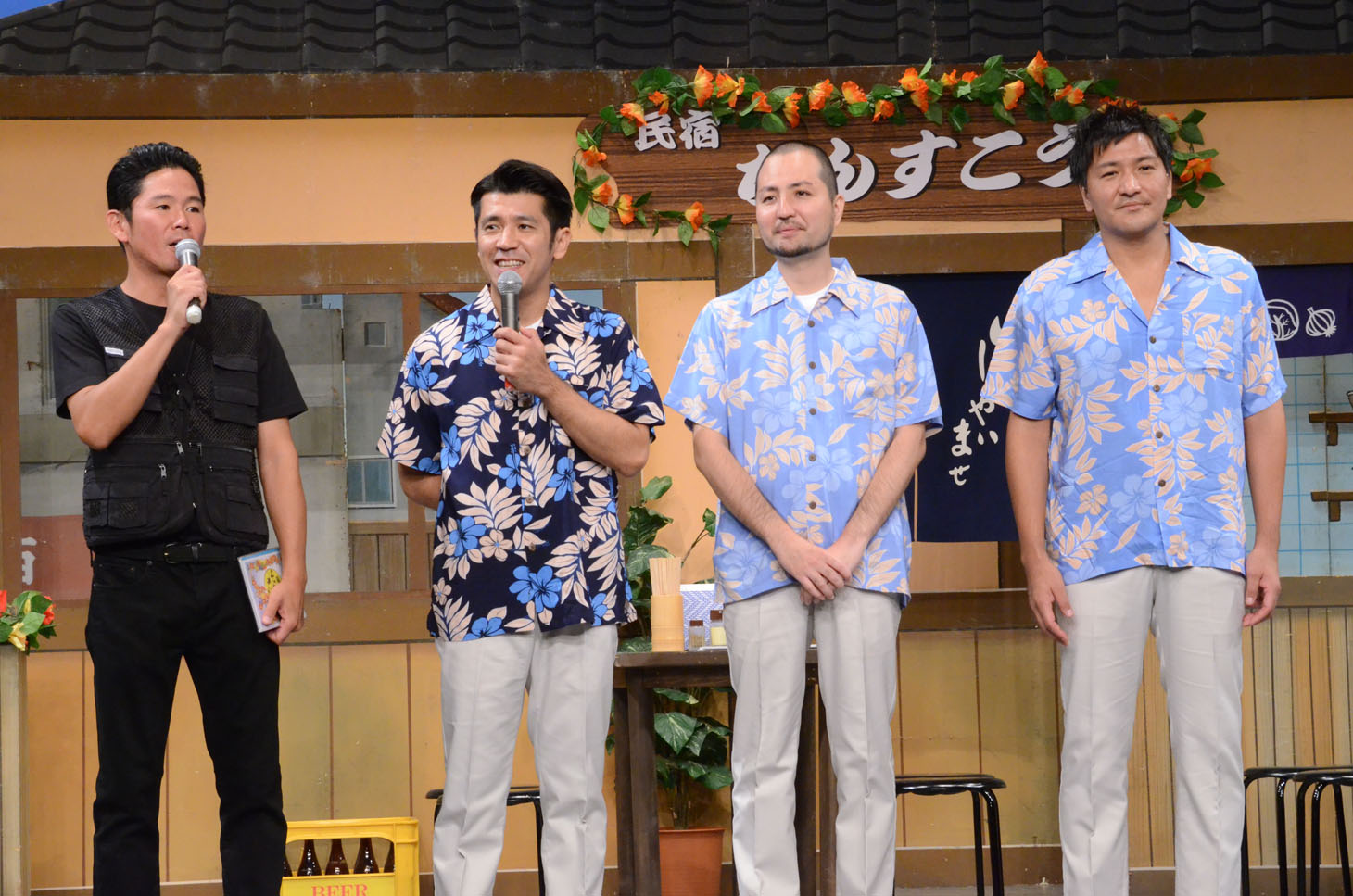 会見の様子。
