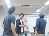 田中が考え中メンバーとの触れ合いを楽しみにしているヒロシ。