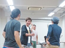 田中が考え中メンバーとの触れ合いを楽しみにしているヒロシ。