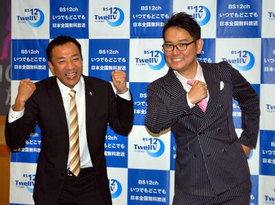 新番組「孫のためのJBナイツ」でMCを務めるナイツ。(c)BS12ch TwellV