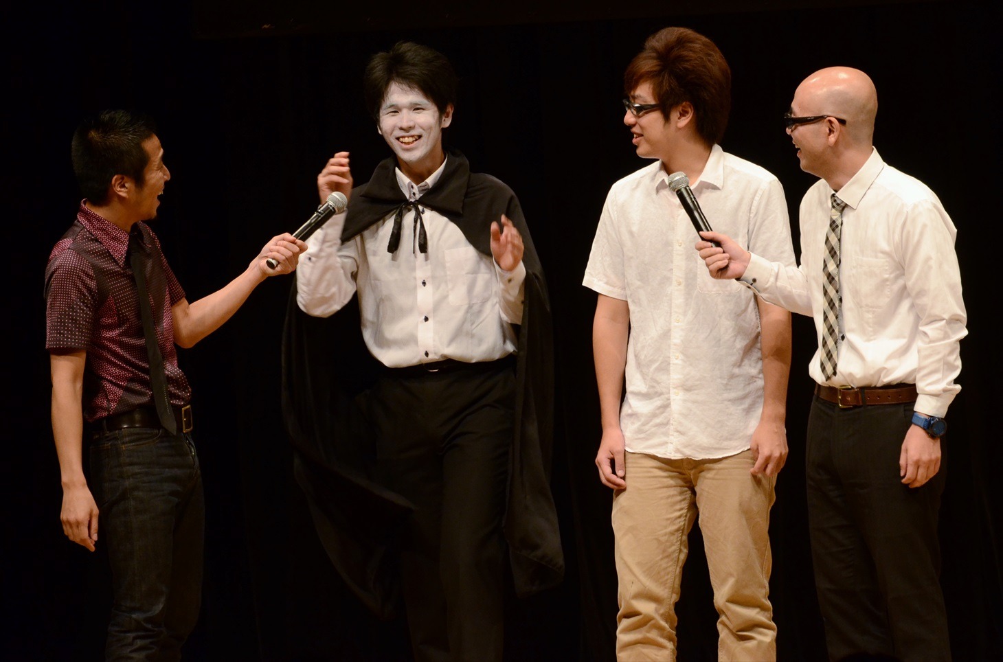 ホウテイシキ（中央）とHi-Hi。